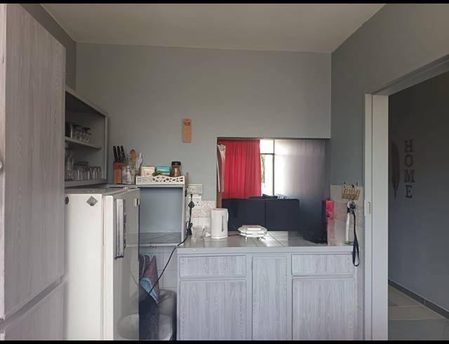2 BEDROOM FLAT FOR SALE IN THREE RIVERS
